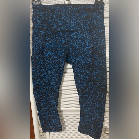 Lululemon Outrun High-Rise Crop - Picture 5 of 10